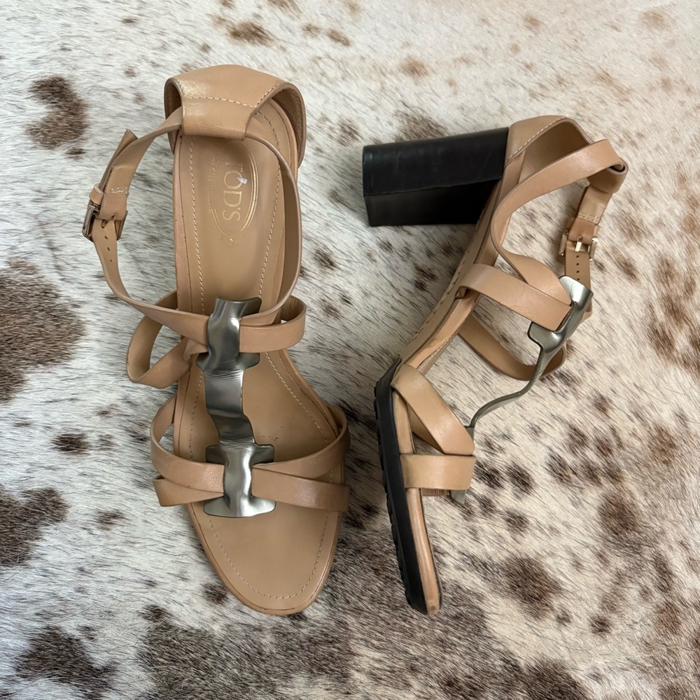 TOD’S Beige Leather and Metallic T-Strap Sandals Size 36.5 / 6.5